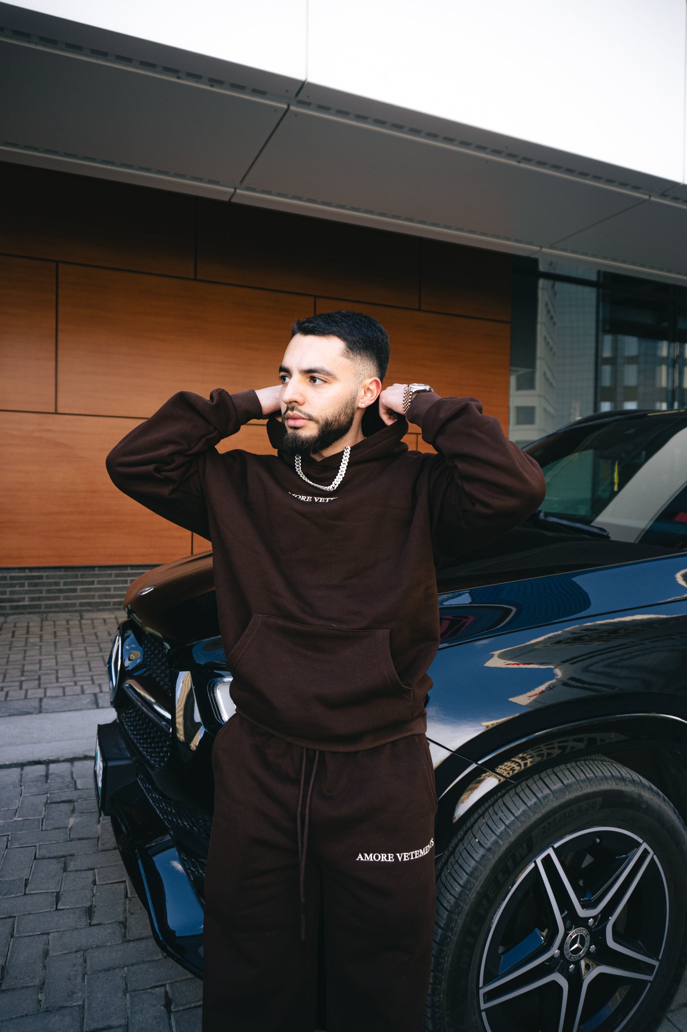 AV Iconic Uniform - Brown