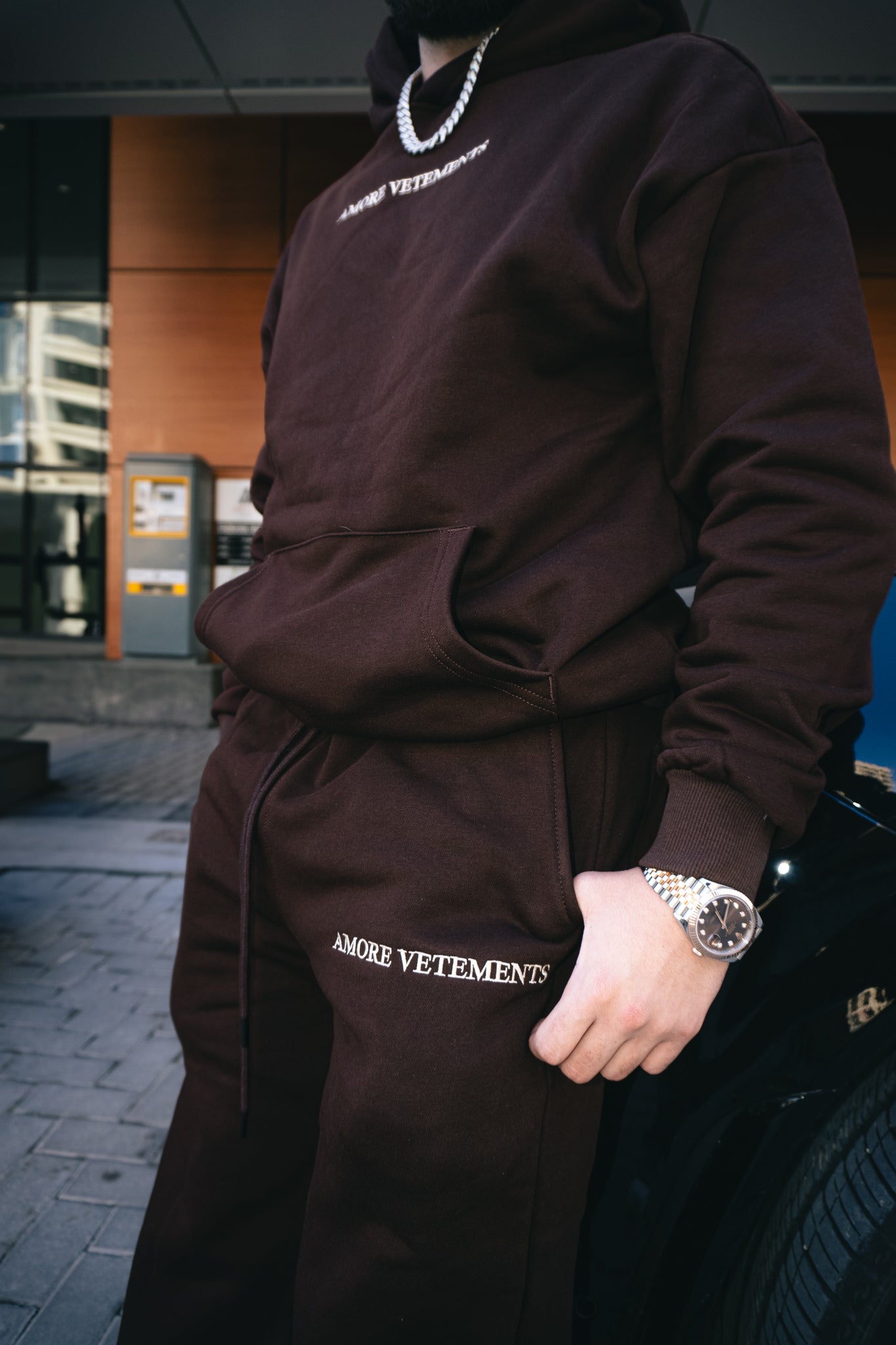 AV Iconic Uniform - Brown